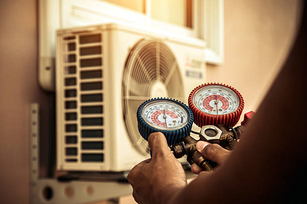 Professional Ductwork Repair technician working in Elwood, IN